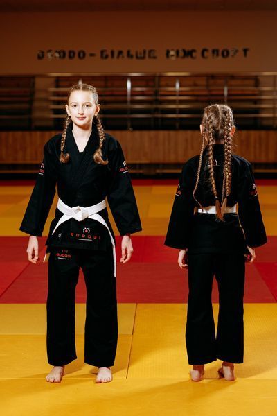 Дитяче чорне кімоно для BJJ TM BUDOGI 350 г/м&sup2; для хлопчиків та дівчат (з поясом) 00035а43 фото
