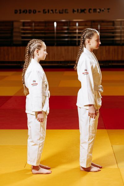 Дитяче біле кімоно для BJJ TM BUDOGI 350 г/м&sup2; для хлопчиків та дівчат (з поясом) 00035а442 фото