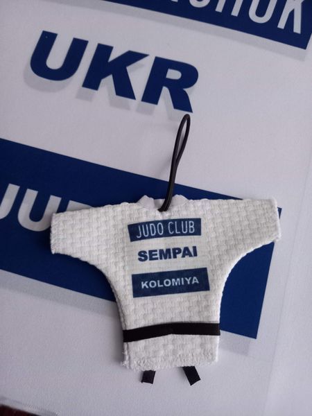 Брелок кімоно дзюдо сувенірне для авто індівідуальне 9034 фото